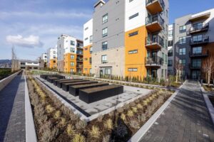 apartment complex coal harbour